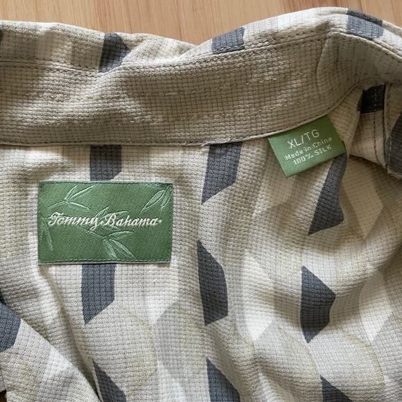 Tommy Bahama 100% Silk Men's Aloha Style Dress Shirt / Light Gray/ Size XL - Picture 5 of 9